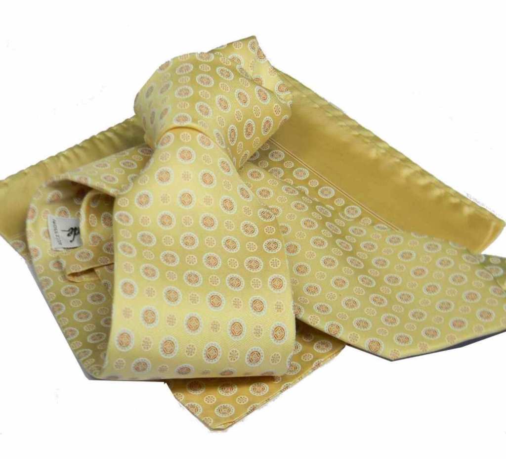 Completo uomo giallo cravatta giallina e fazzoletto bordi gialli seta made italy - Foto 2 di 2